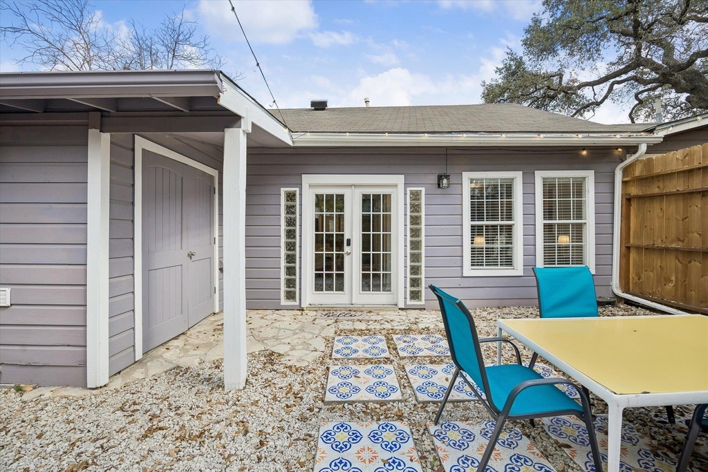 211 Lessin Ln - Photo 3