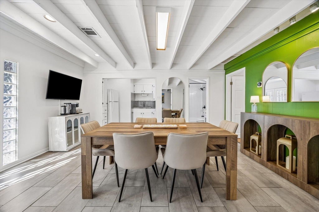 211 Lessin Ln - Photo 4