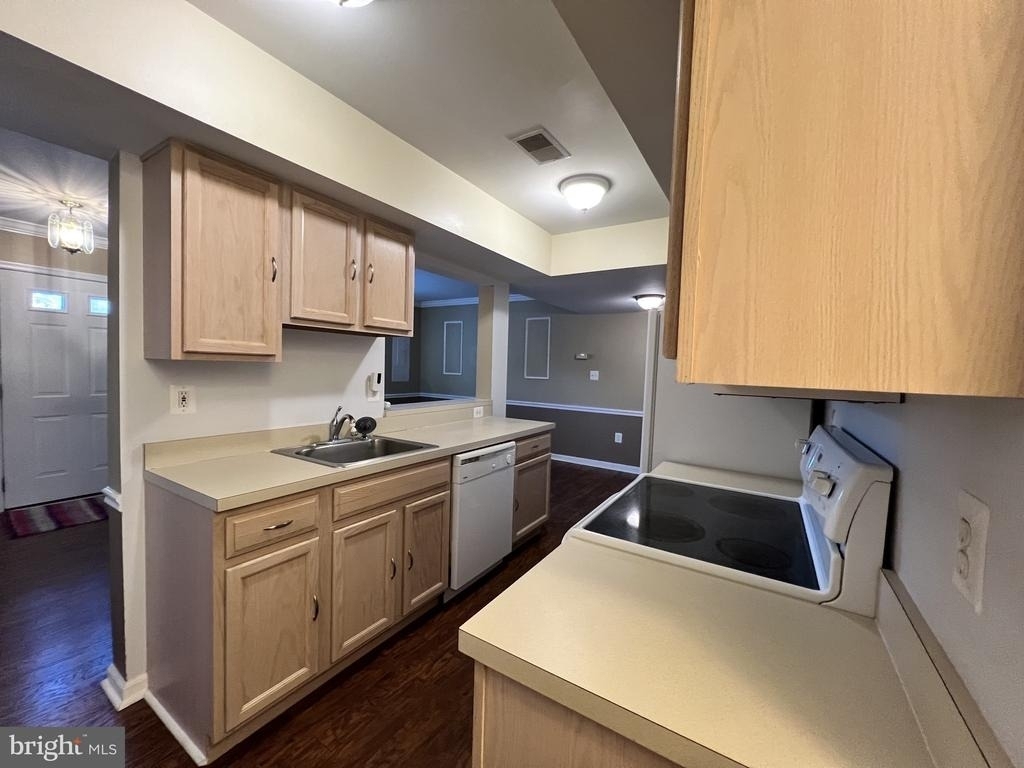 114 N Altamont Avenue - Photo 9