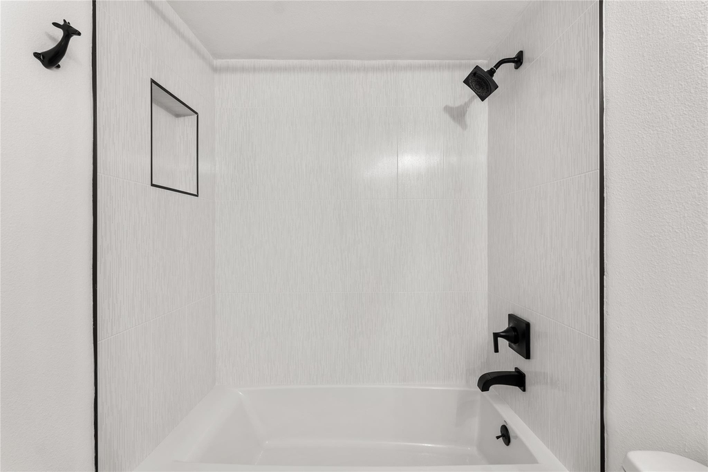 2119 Oxford Ave - Photo 9