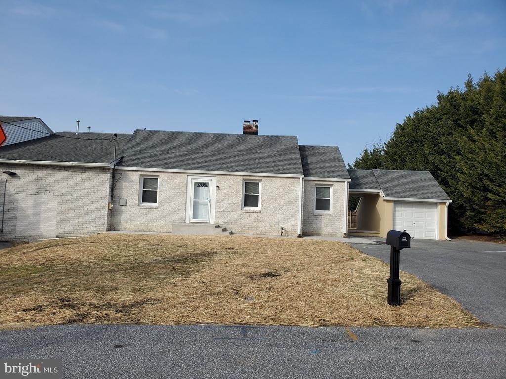 8 Virginia Avenue - Photo 2