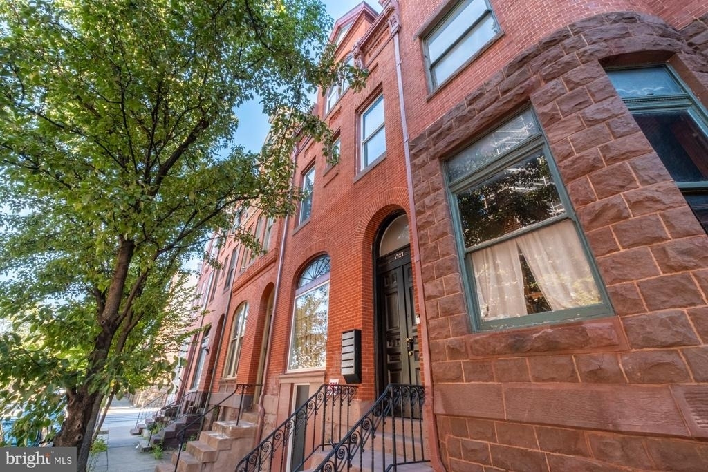 1927 Saint Paul Street - Photo 2
