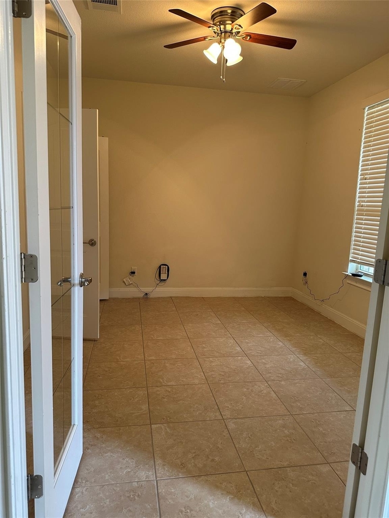 4237 Privacy Hedge St - Photo 14