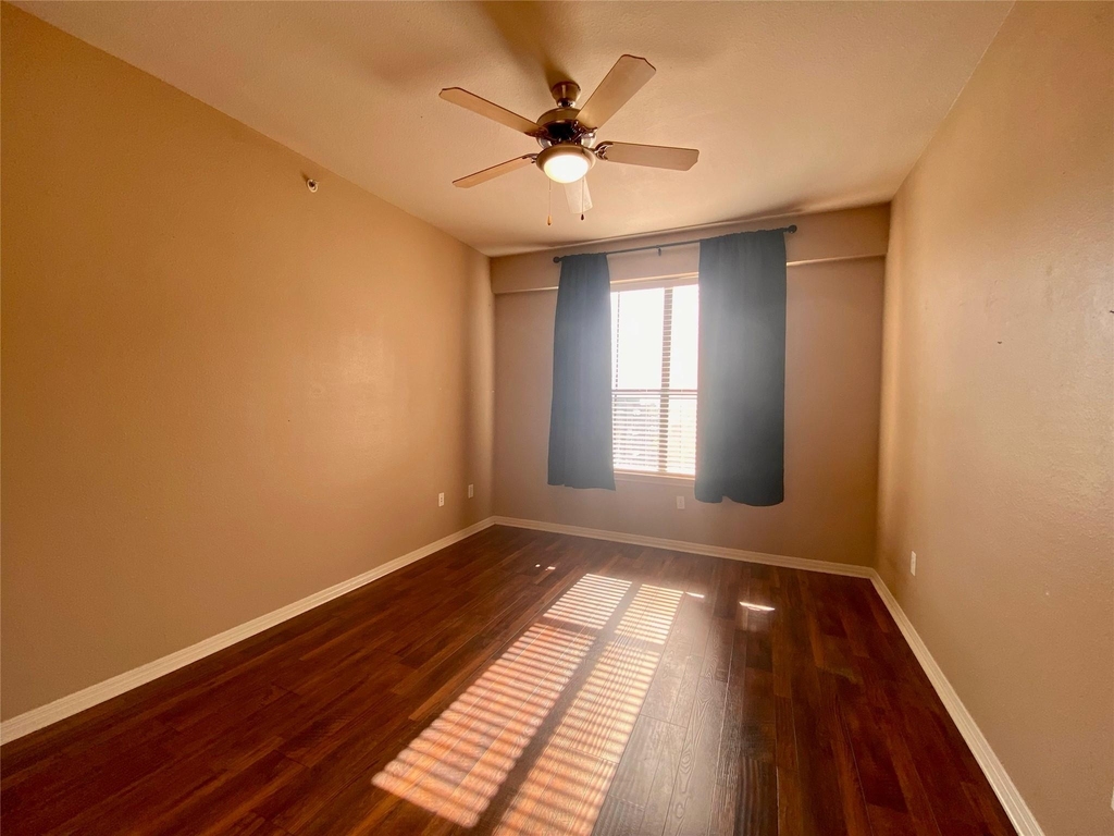2505 San Gabriel St - Photo 5