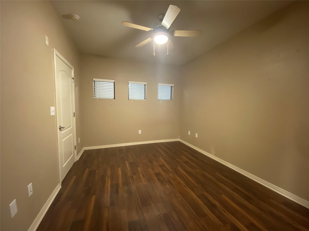 2505 San Gabriel St - Photo 7