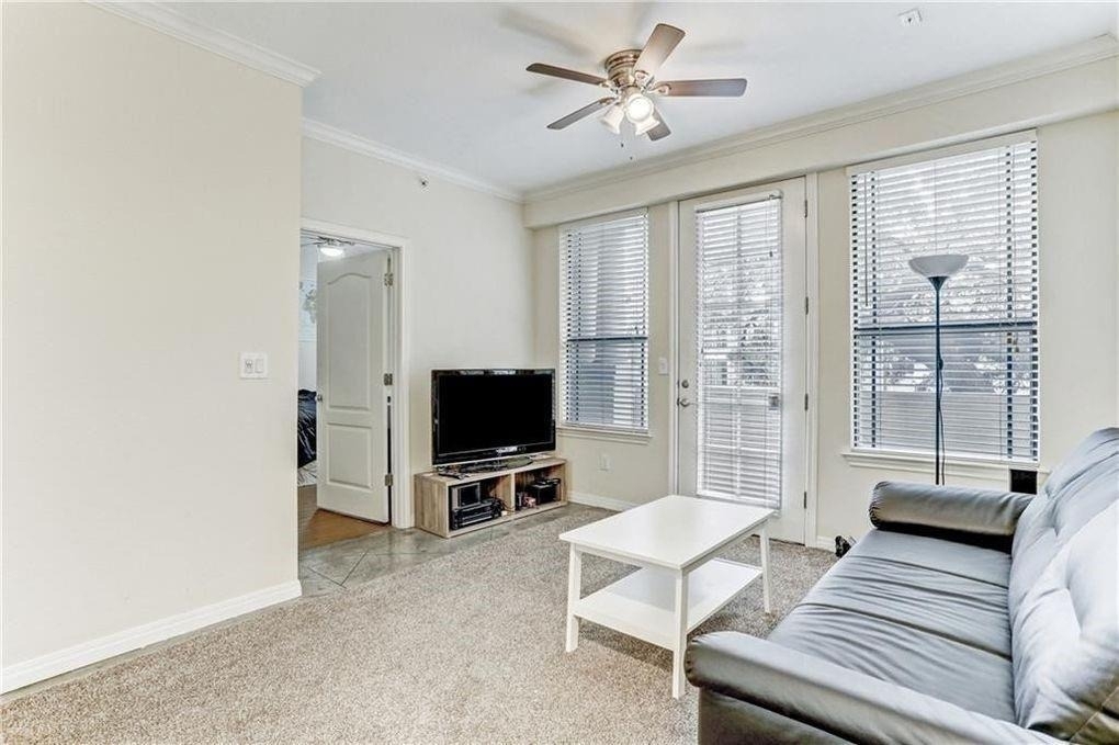 2505 San Gabriel St - Photo 2