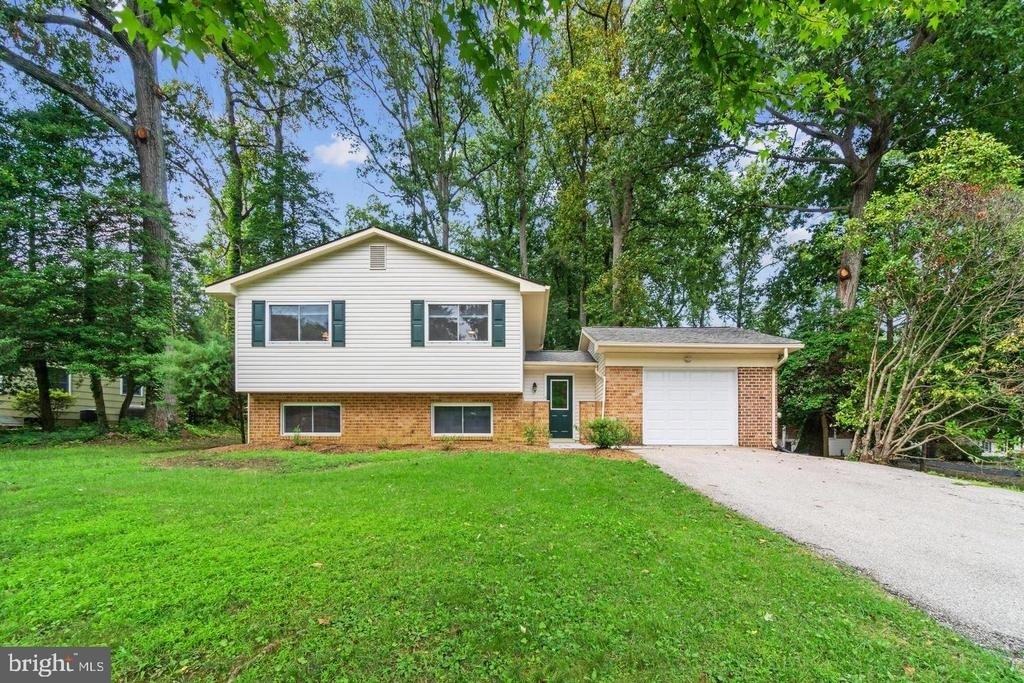 100 Oak Drive - Photo 0