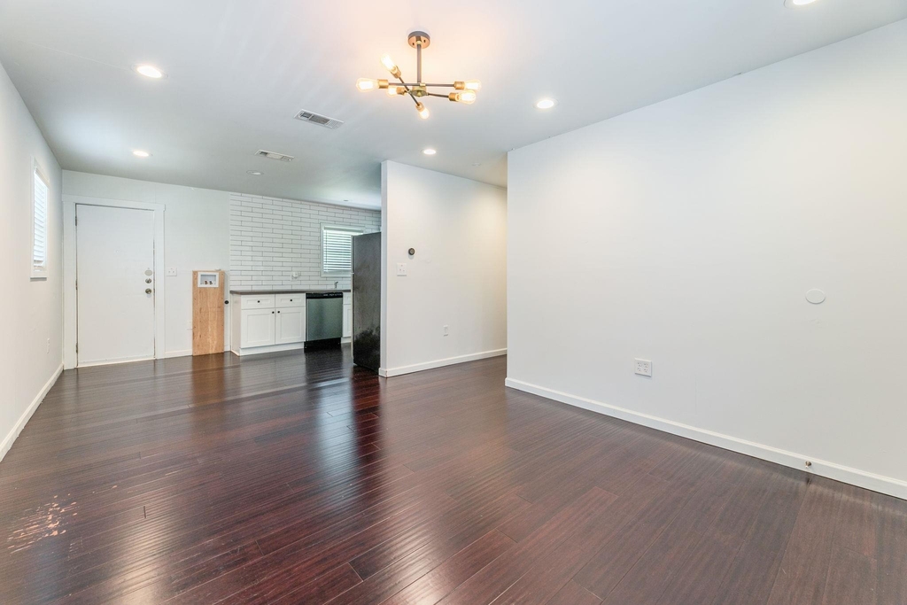 1717 Bunche Rd - Photo 5