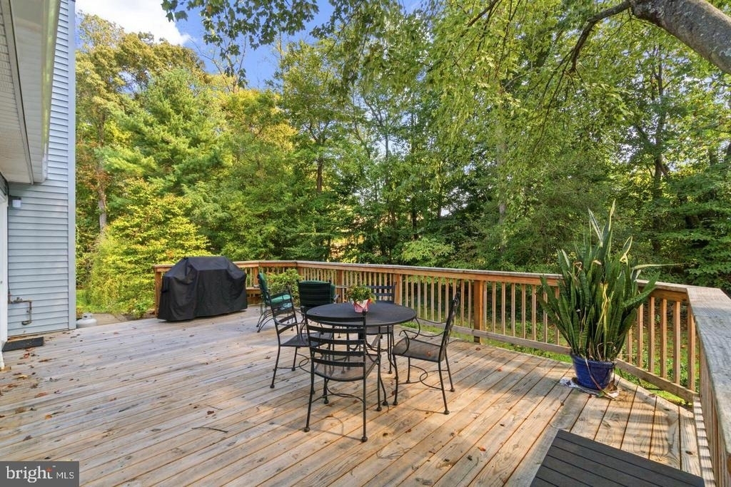 709 Sydney Terrace - Photo 10