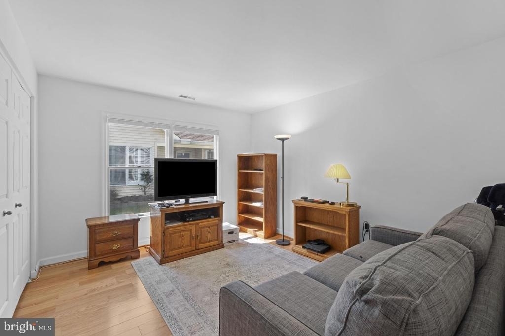 709 Sydney Terrace - Photo 16