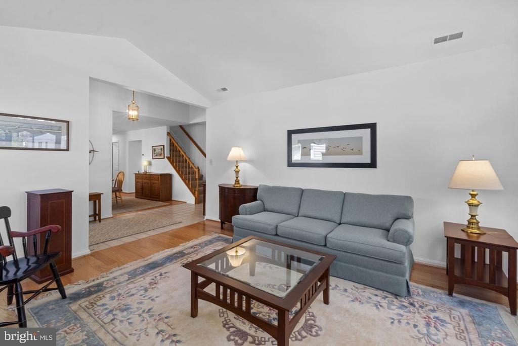 709 Sydney Terrace - Photo 3