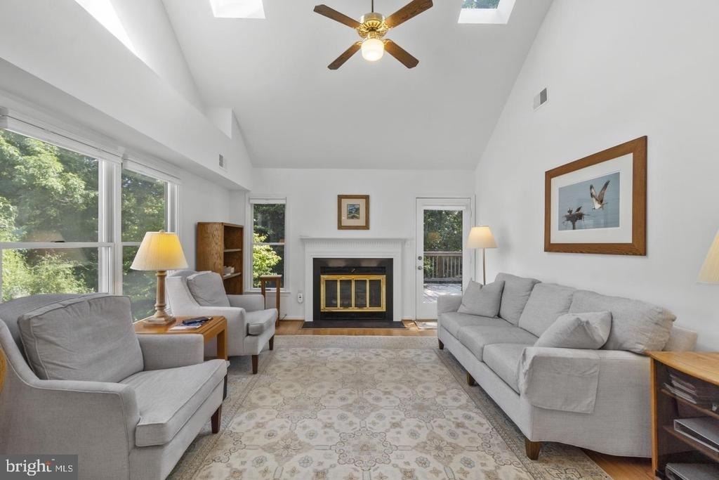 709 Sydney Terrace - Photo 8