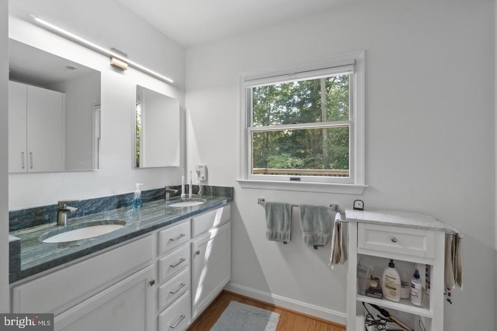 709 Sydney Terrace - Photo 14