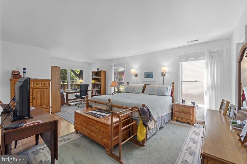 709 Sydney Terrace - Photo 11