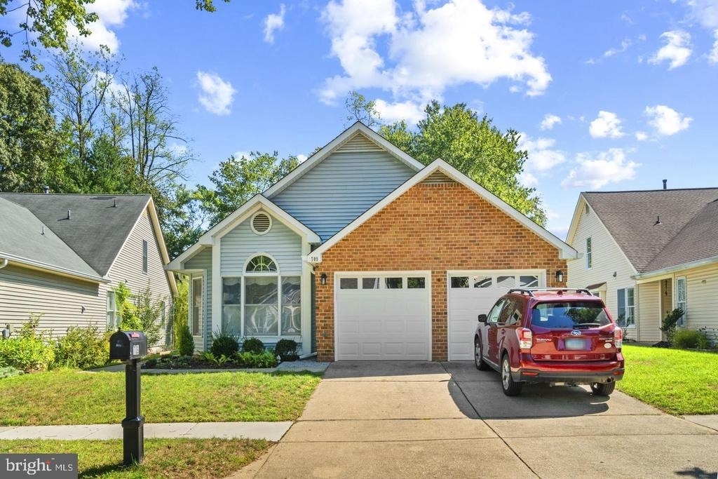 709 Sydney Terrace - Photo 1