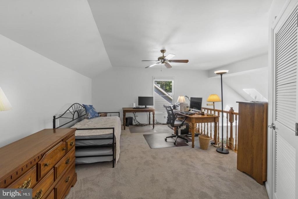 709 Sydney Terrace - Photo 18