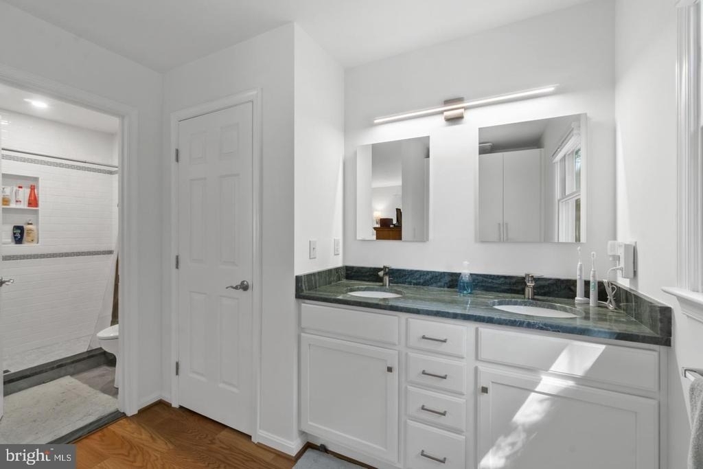 709 Sydney Terrace - Photo 13