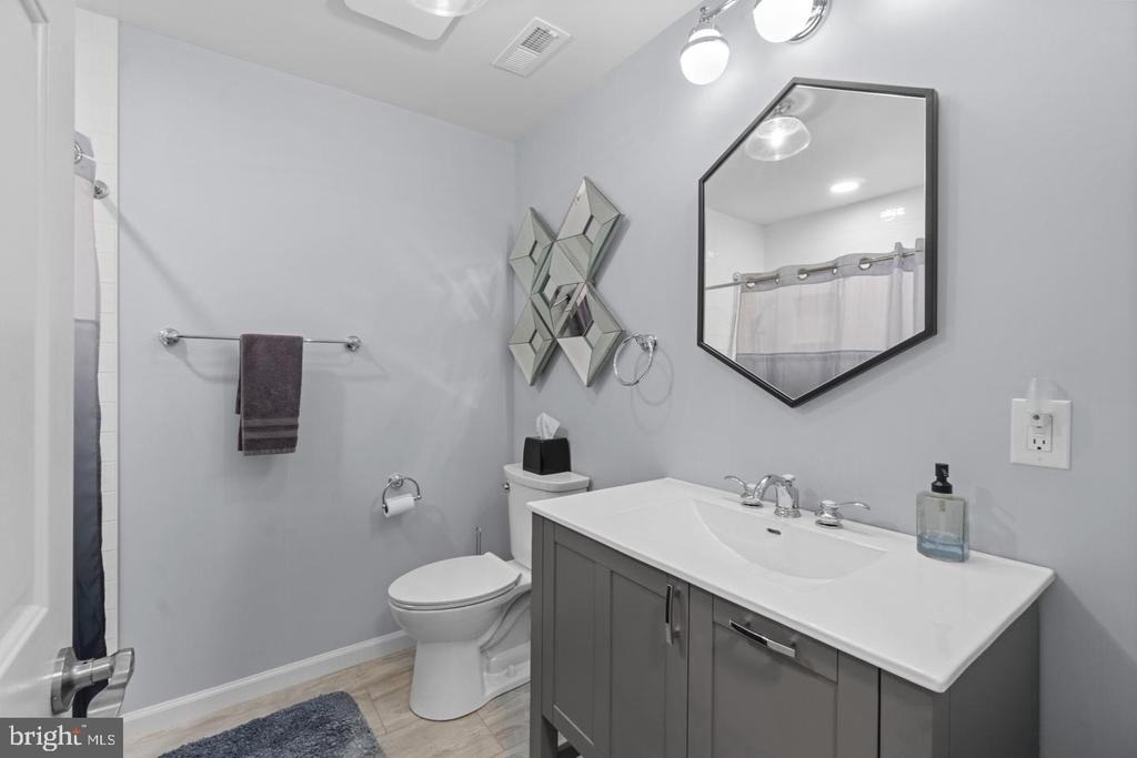 709 Sydney Terrace - Photo 17