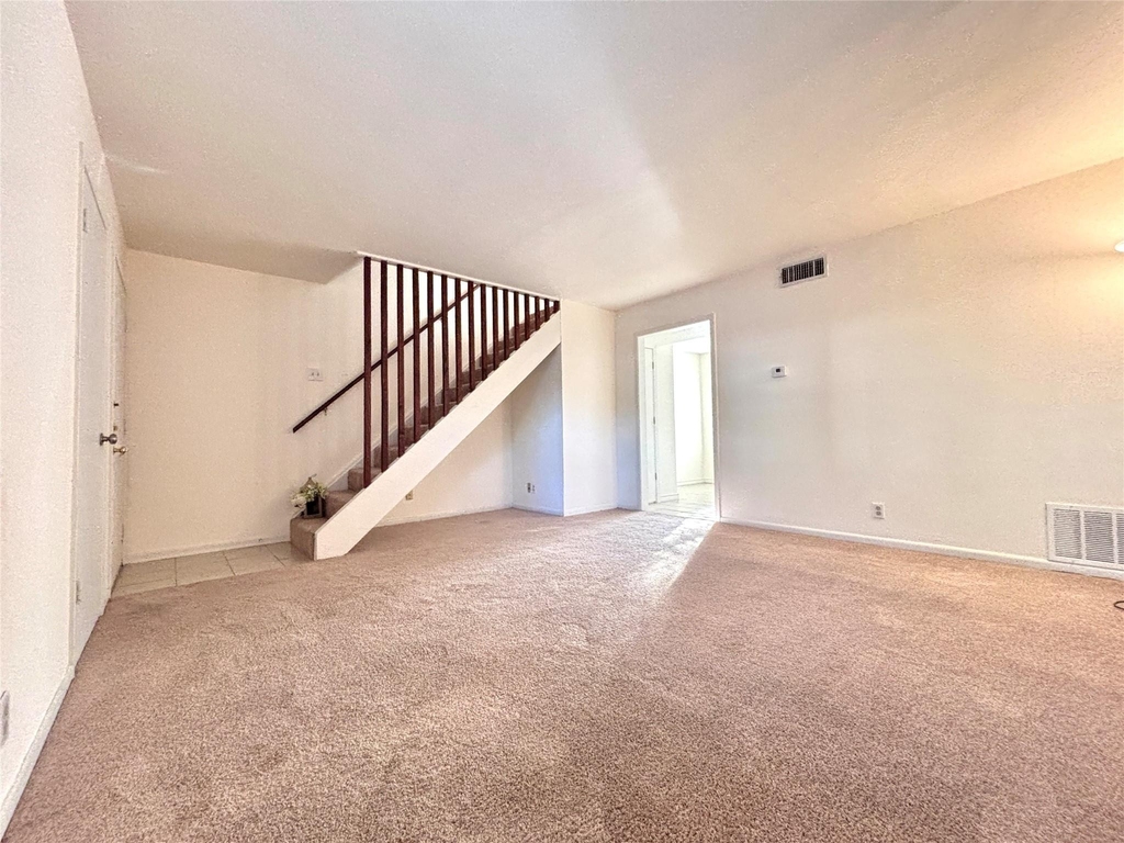 7407 Shadow Hill Dr - Photo 9