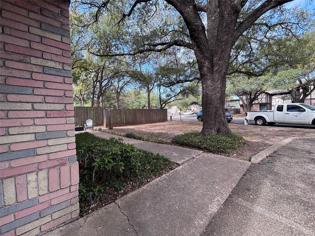 7407 Shadow Hill Dr - Photo 2