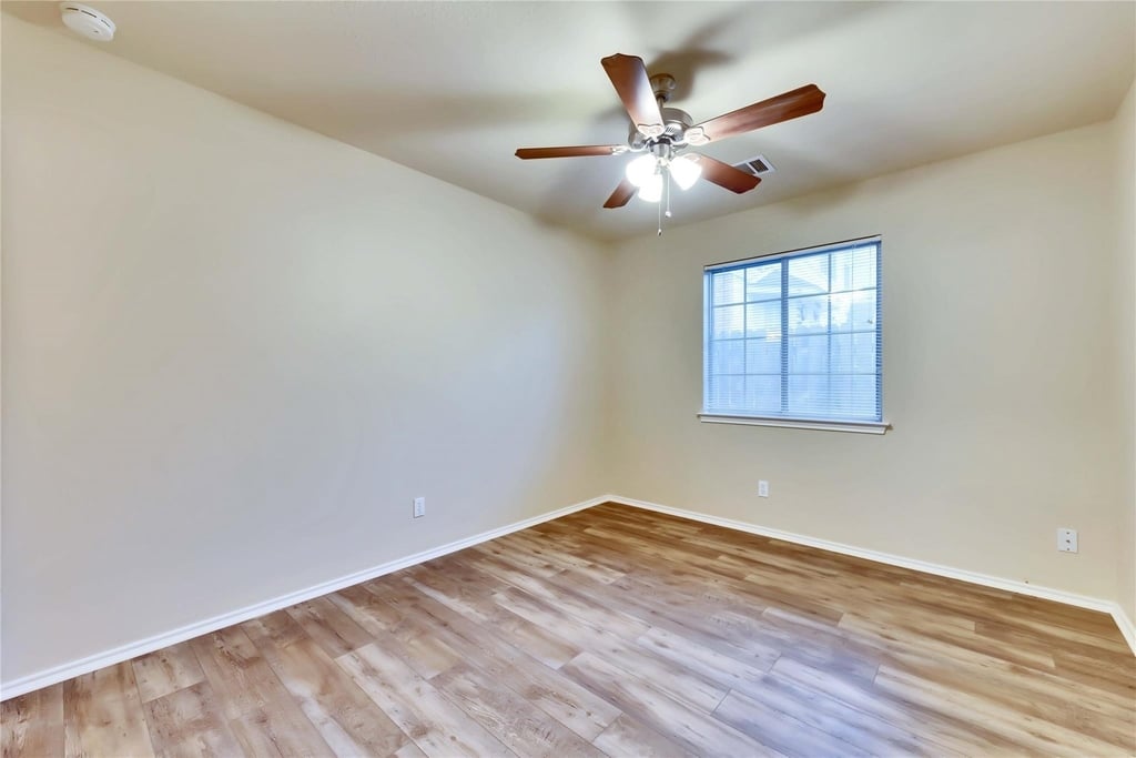 2204 Grove Dr - Photo 13