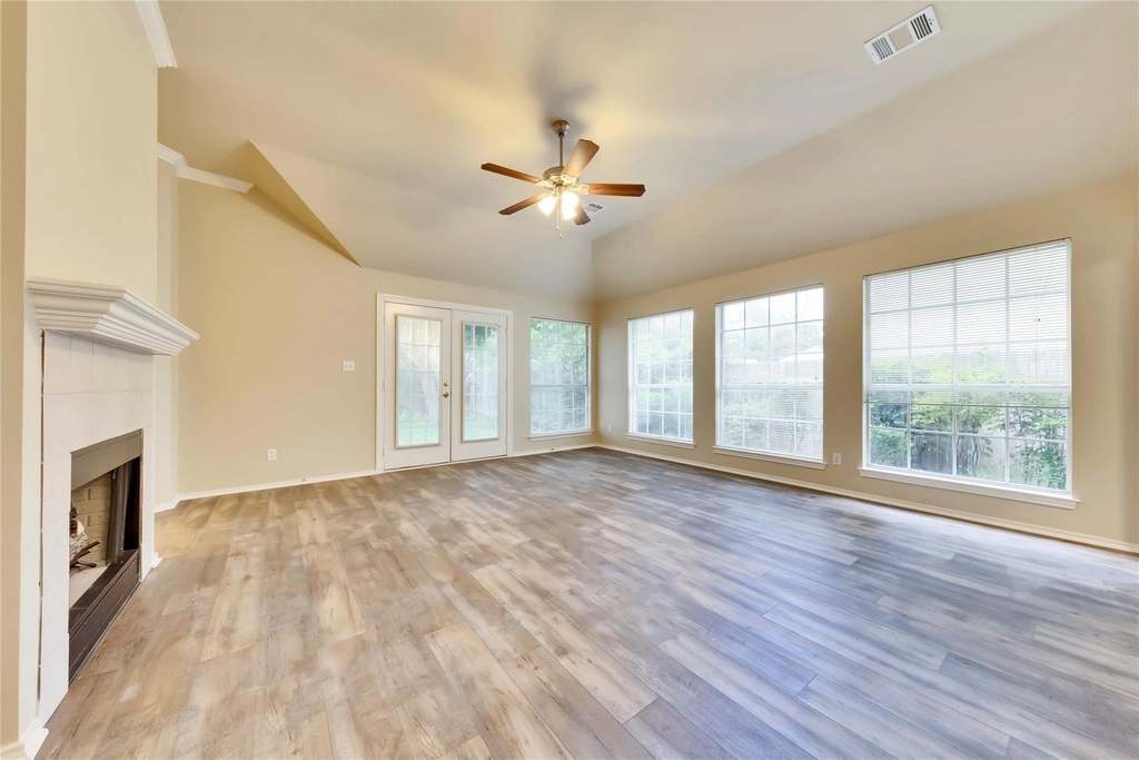 2204 Grove Dr - Photo 5