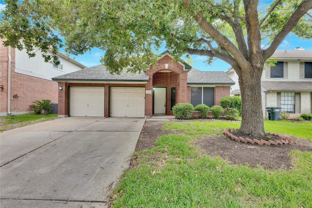 2204 Grove Dr - Photo 0