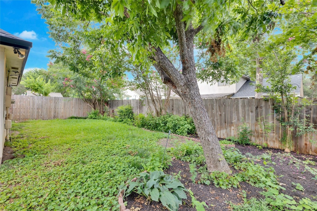 2204 Grove Dr - Photo 18