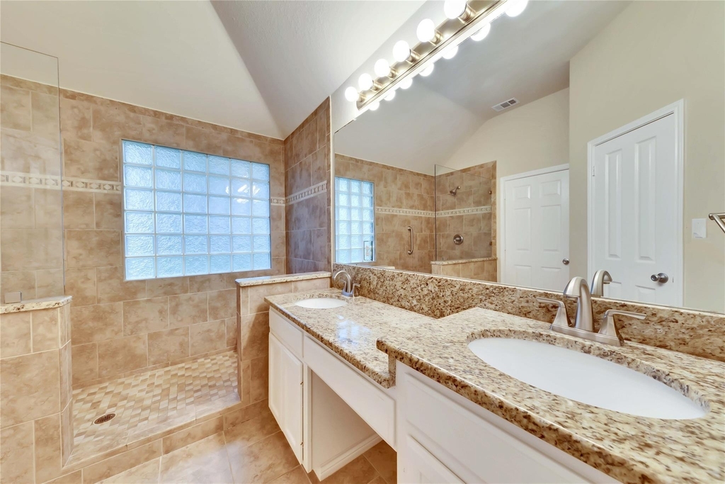 2204 Grove Dr - Photo 12