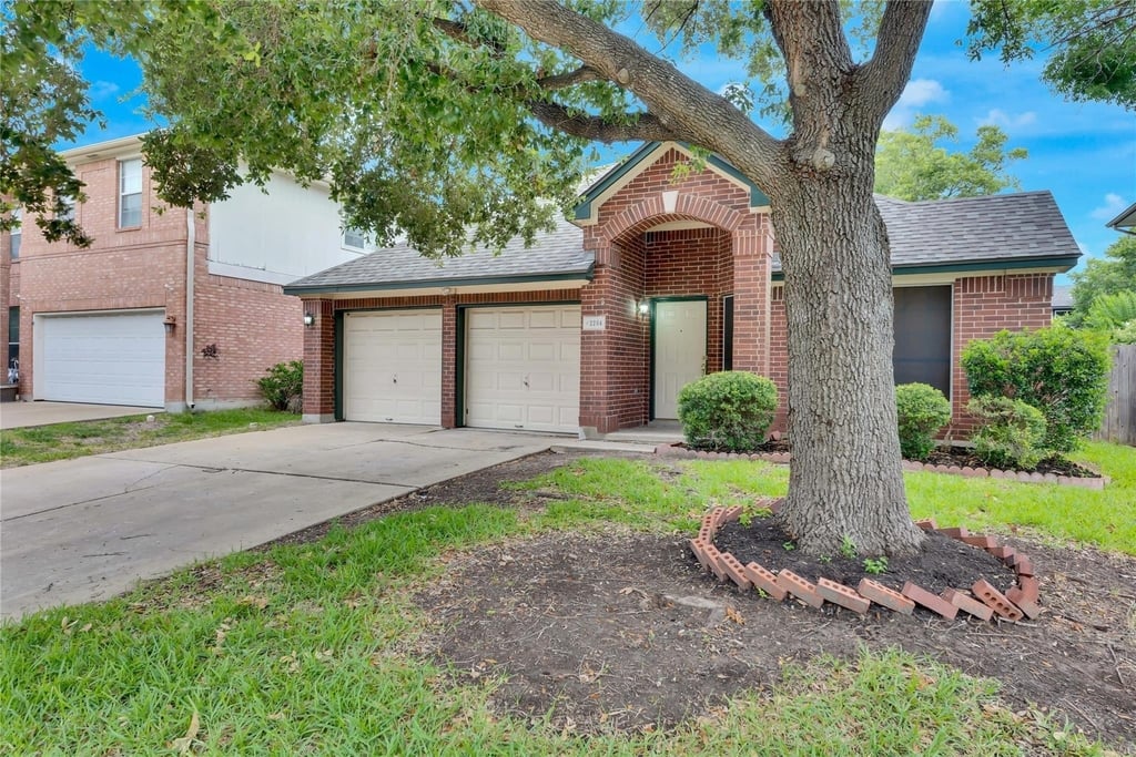 2204 Grove Dr - Photo 1