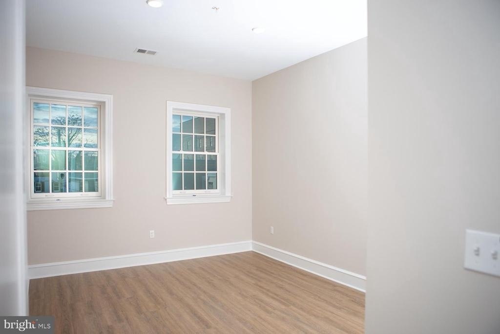 216 W 9th Street - Photo 7
