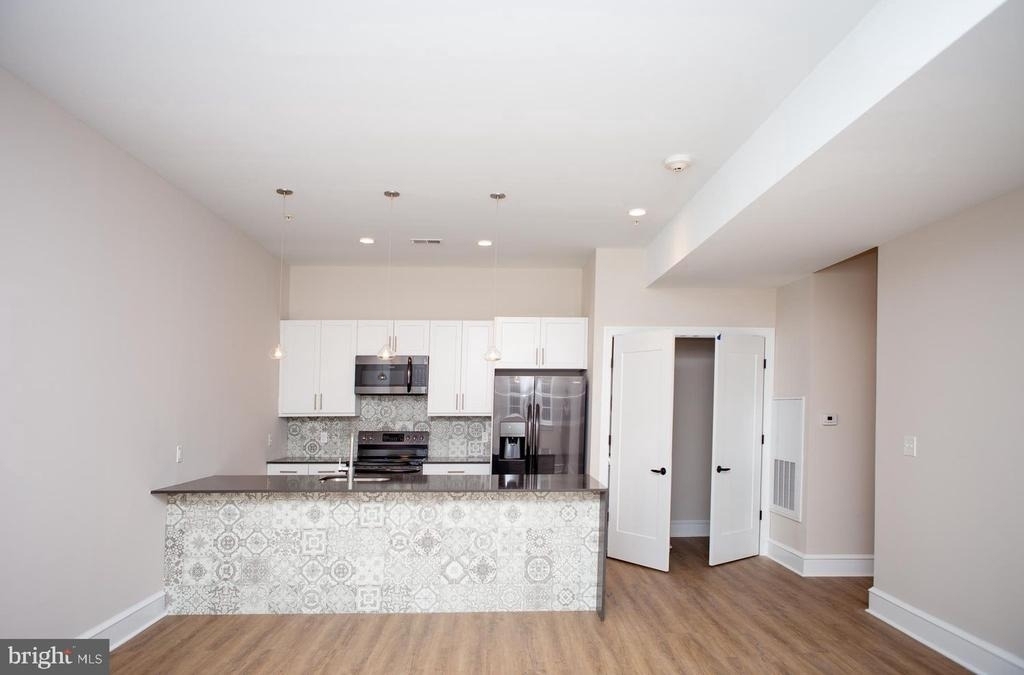 216 W 9th Street - Photo 17