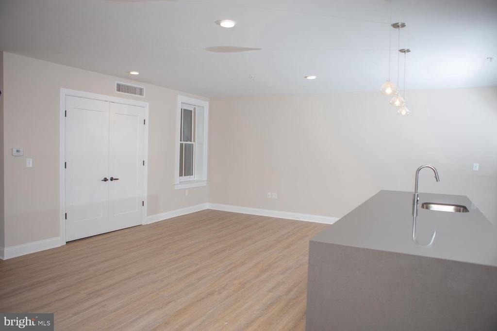 216 W 9th Street - Photo 16