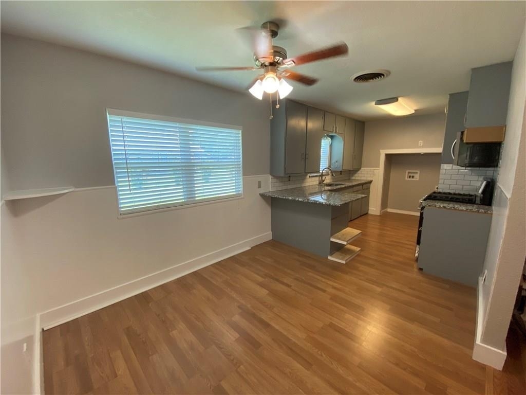 102 E Live Oak St - Photo 1