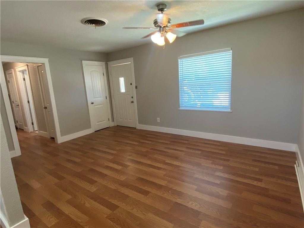 102 E Live Oak St - Photo 5