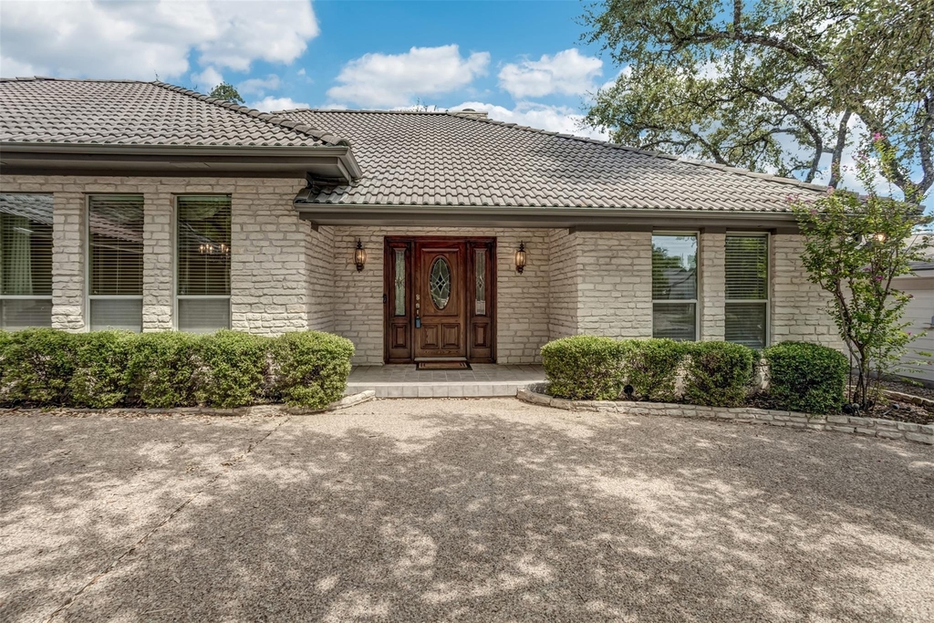 410 Rolling Green Dr - Photo 2