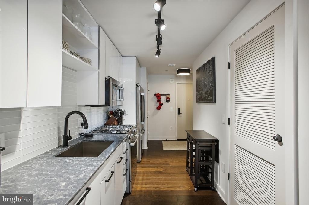 70 N Street Se - Photo 10
