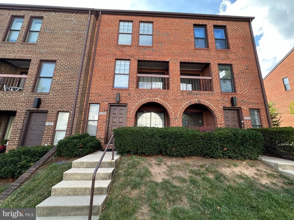 1818 Bryant Street Ne - Photo 0