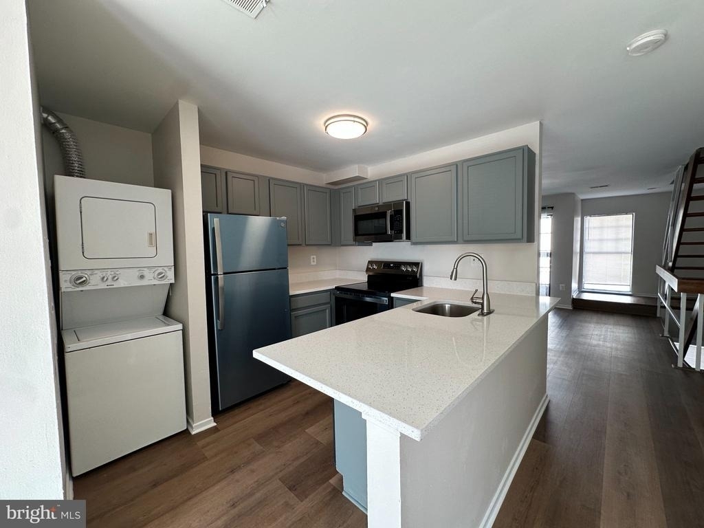 1818 Bryant Street Ne - Photo 4