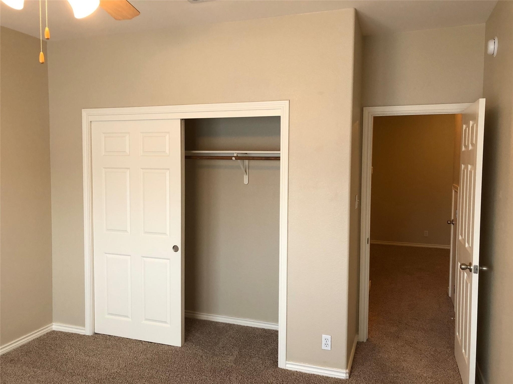 504 W North Loop Blvd - Photo 21