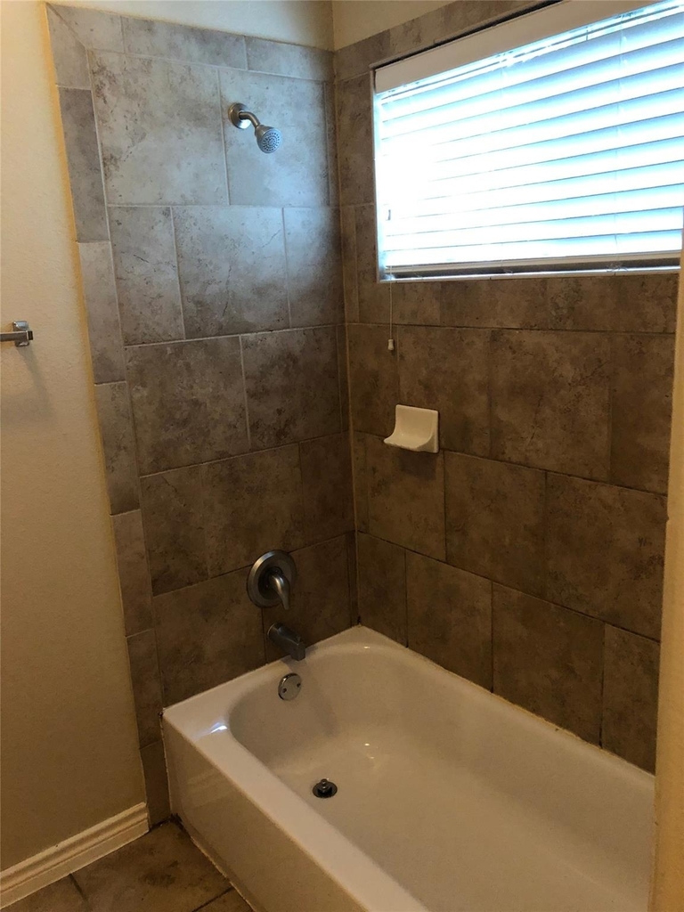 504 W North Loop Blvd - Photo 17