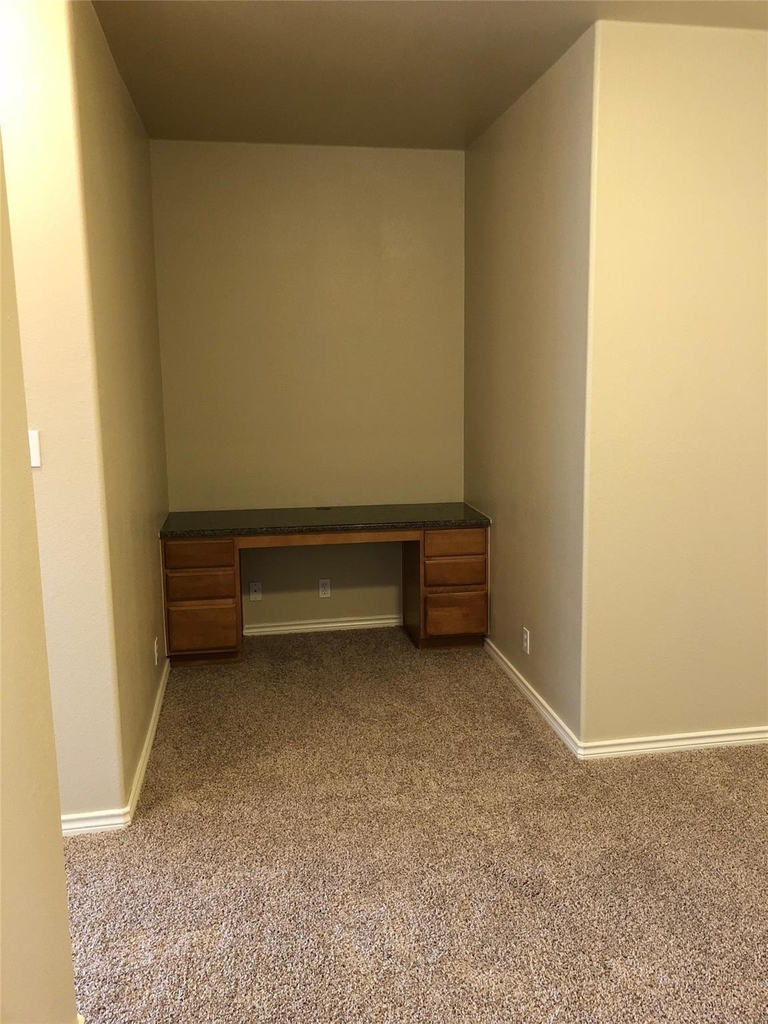504 W North Loop Blvd - Photo 15
