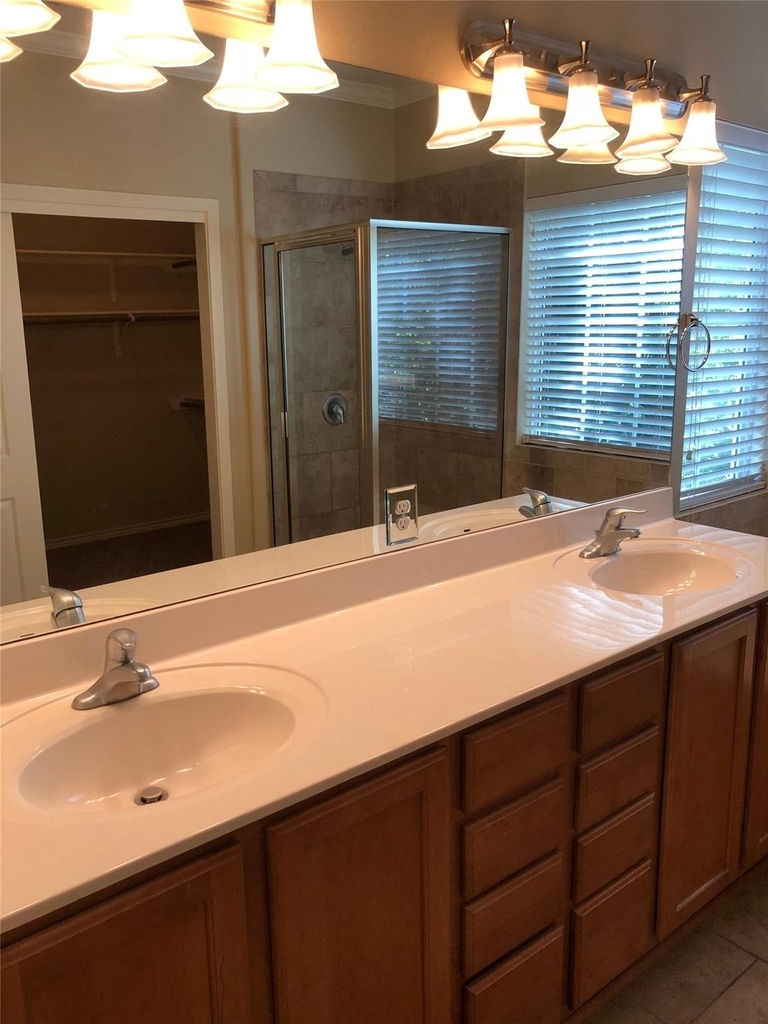 504 W North Loop Blvd - Photo 27
