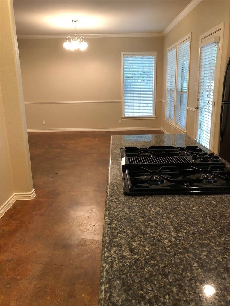 504 W North Loop Blvd - Photo 9