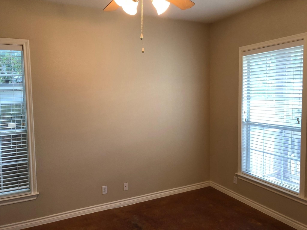 504 W North Loop Blvd - Photo 10