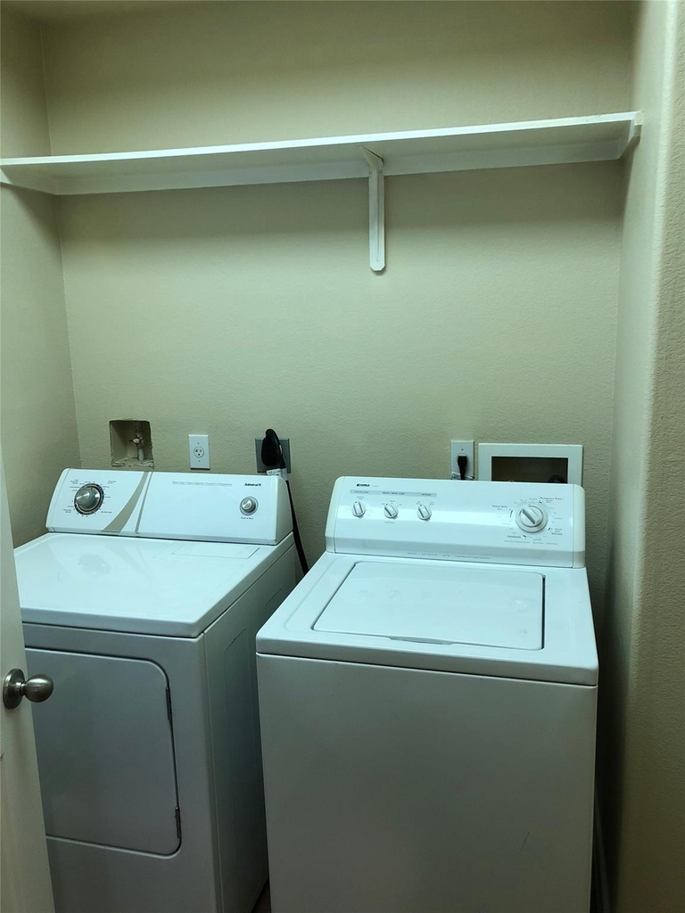504 W North Loop Blvd - Photo 8