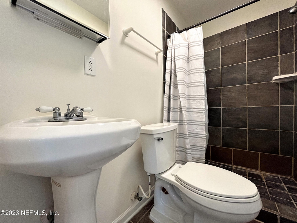 4233 Colonial Avenue - Photo 23