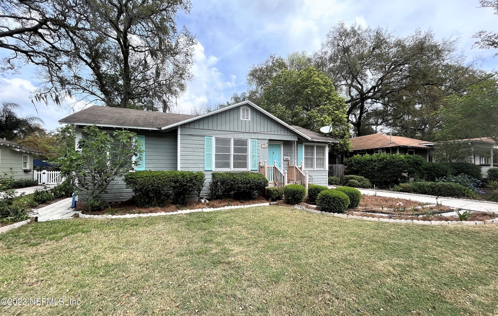 4233 Colonial Avenue - Photo 2