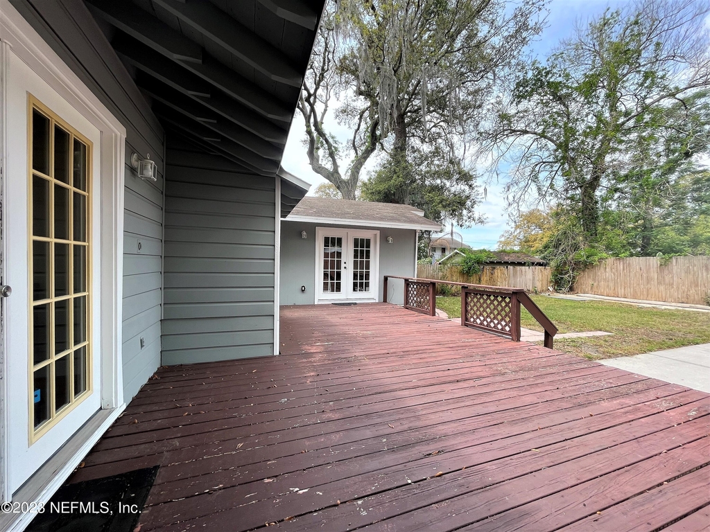 4233 Colonial Avenue - Photo 8
