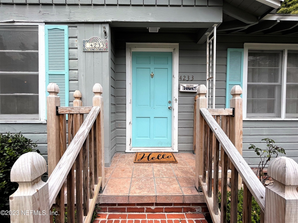 4233 Colonial Avenue - Photo 1